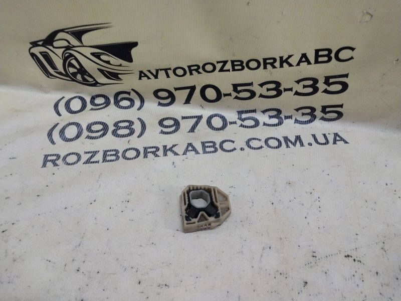 Запчасть подушка радиатора volkswagen passat 2014 B7 2.0 1K0 121 367 P Б/У Подушка радиатора volkswagen passat 2014 B7 2.0 1K0 121 367 P Б/У