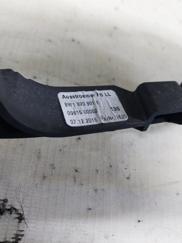 Дефлектор торпедо левый S5 2017 Coupe 3.0 CWGD