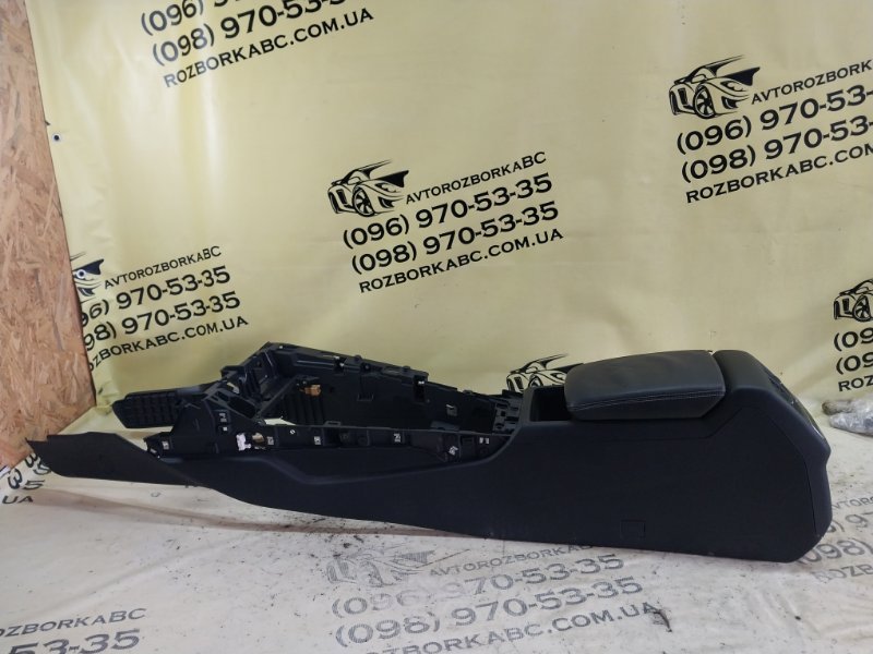 Центральна консоль с подлокотником Audi S5 2017 Coupe 3.0 CWGD 8W0 864 207 JEWL Б/У