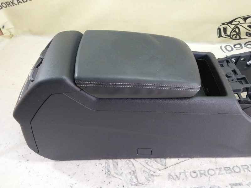 Центральна консоль с подлокотником S5 2017 Coupe 3.0 CWGD