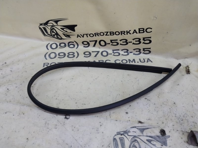 Уплотнитель кузова левый Audi S5 2017 Coupe 3.0 CWGD 8W6854543 Б/У