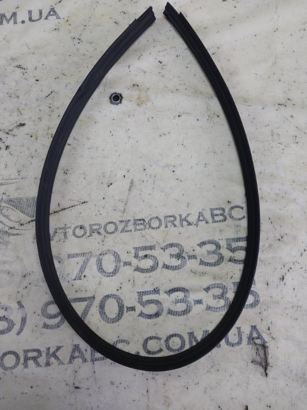 Уплотнитель кузова левый S5 2017 Coupe 3.0 CWGD