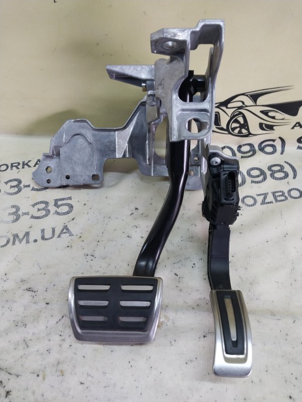 Блок педалей Audi S5 2017 Coupe 3.0 CWGD 8W1723523A Б/У