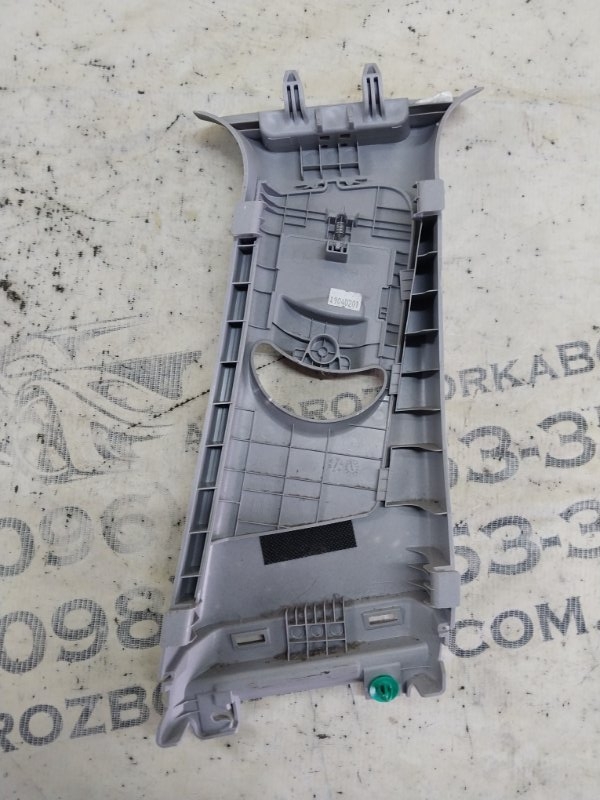 Накладка центральной стойки правая Ioniq Hybrid 2019 1.6 DOHC - GDI Накладка центральной стойки правая Ioniq Hybrid 2019 1.6 DOHC - GDI