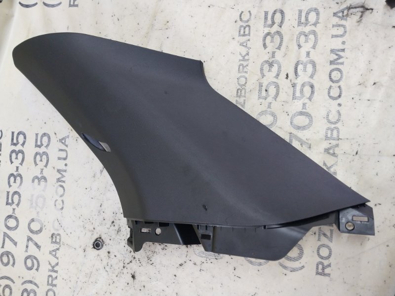 Накладка в салоне задняя правая Explorer 2020 3.0