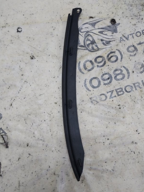 Уплотнитель капота правый Q5 2018 80A 2.0 DAYB