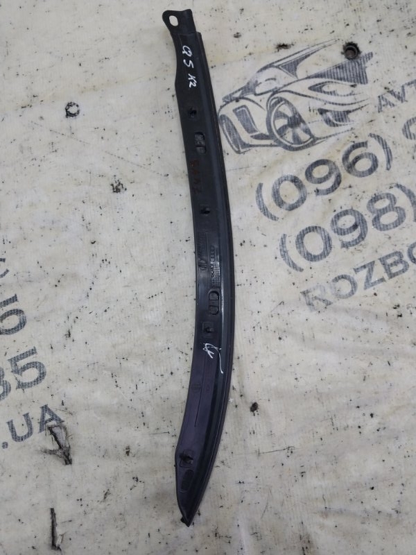 Уплотнитель капота правый Audi Q5 80A 2.0 DAYB