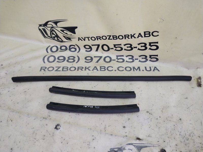 Уплотнитель капота Volkswagen Tiguan 2019 Tiguan 2 2.0 DGUA 5NA823707 Б/У