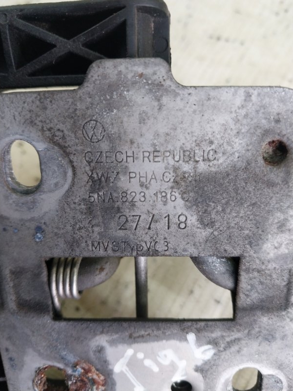 Скоба замка капота Tiguan 2019 Tiguan 2 2.0 DGUA