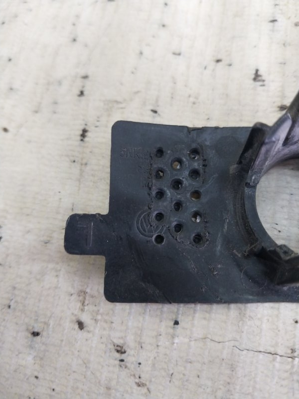 Кронштейн парктроника задний левый Tiguan 2019 Tiguan 2 2.0 DGUA