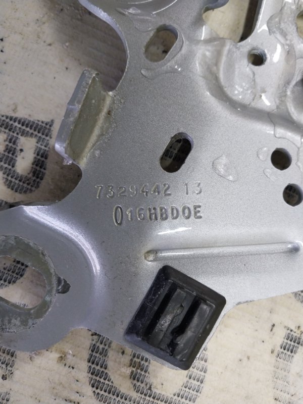 Петля капота правая X1 2020 F48 B46A20O1