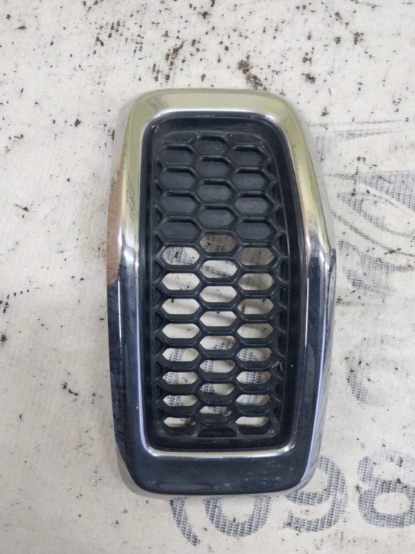 Решетка бампера Cherokee 2017 KL 2.4 Решетка бампера Cherokee 2017 KL 2.4