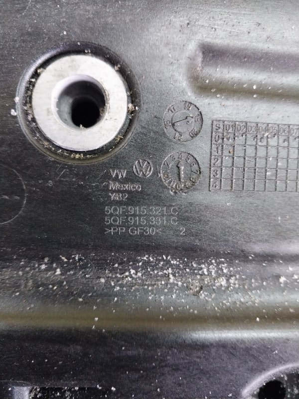 Подставка под аккумулятор Volkswagen Tiguan Tiguan 2 2.0 DGUA