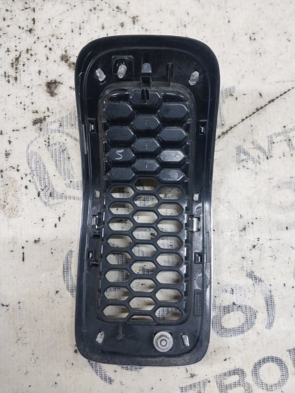 Решетка радиатора Jeep Cherokee KL 2.4 Решетка радиатора Jeep Cherokee KL 2.4