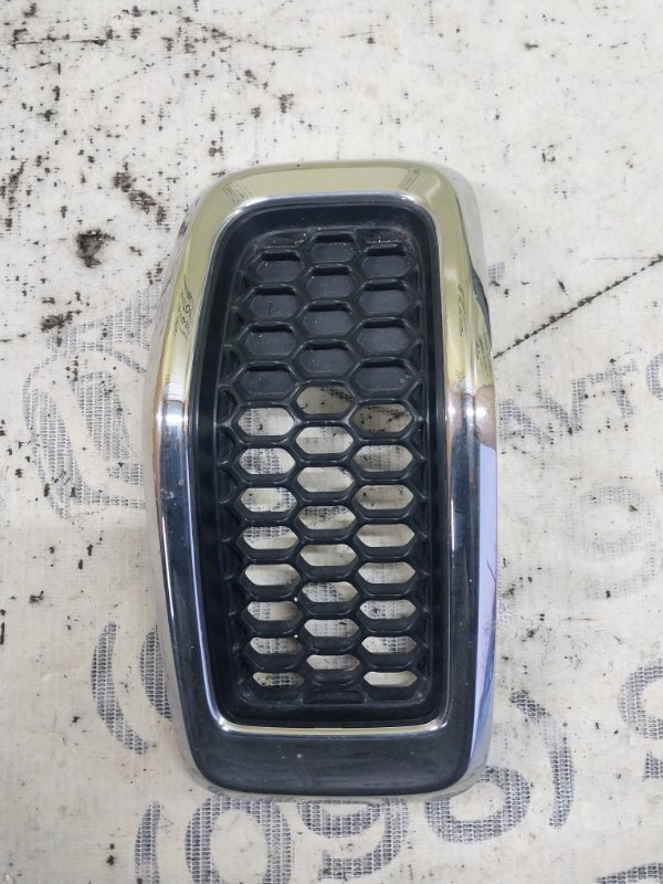 Решетка радиатора Cherokee 2017 KL 2.4 Решетка радиатора Cherokee 2017 KL 2.4