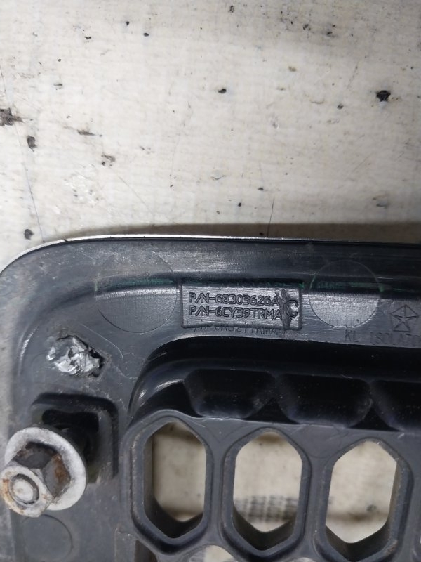 Решетка радиатора Cherokee 2017 KL 2.4 Решетка радиатора Cherokee 2017 KL 2.4