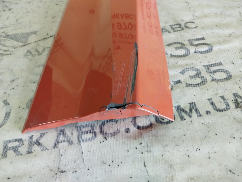 Молдинг двери центральний задний правый Q3 2021 83A 2.0 CZRA