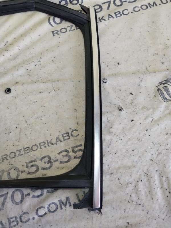 Молдинг двери верхний задний правый Q3 2021 83A 2.0 CZRA