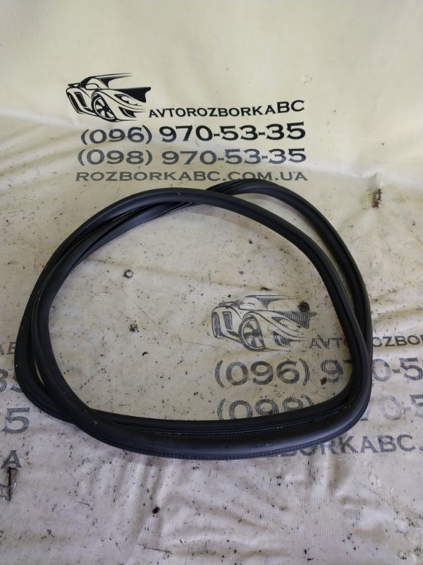 Уплотнитель двери задний правый Audi Q3 2021 83A 2.0 CZRA 83A 833 721 C Б/У