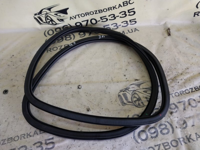 Уплотнитель двери задний правый Q3 2021 83A 2.0 CZRA