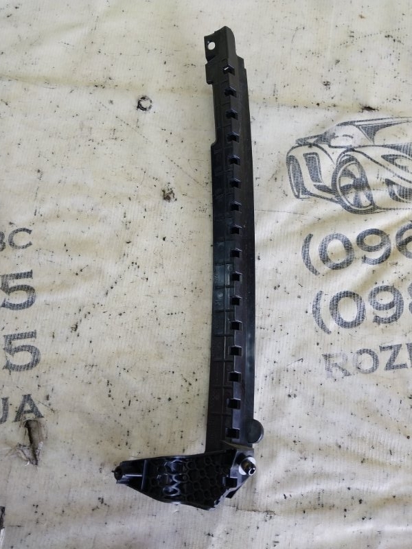 Направляющая стекла двери задняя правая Audi Q3 83A 2.0 CZRA