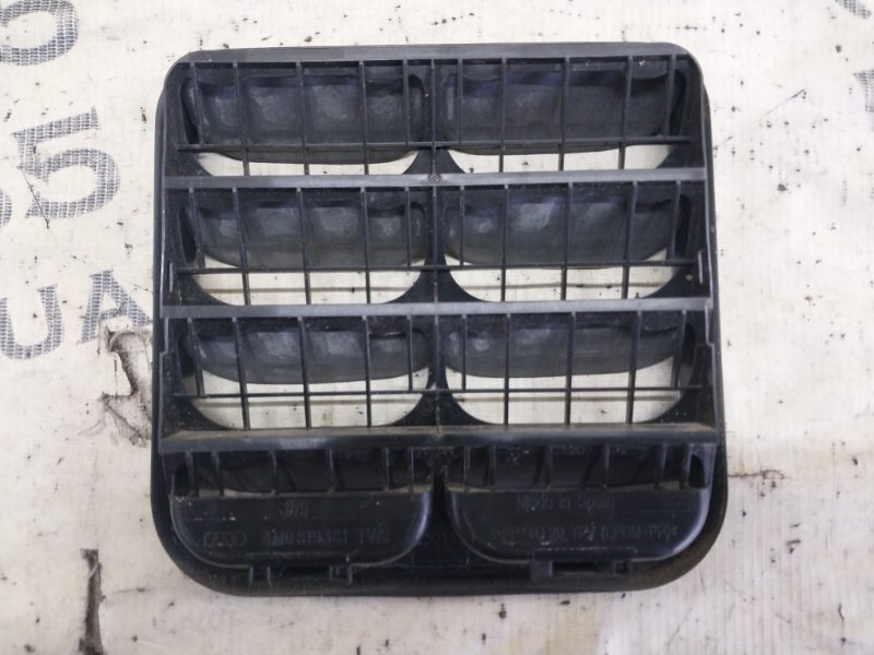 Щиток вентиляции задний Audi Q7 4M 3.0