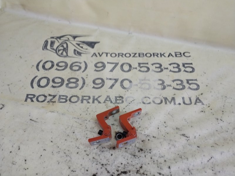 Петля двери передняя правая Audi Q3 2021 83A 2.0 CZRA 8W0 833 403 A Б/У