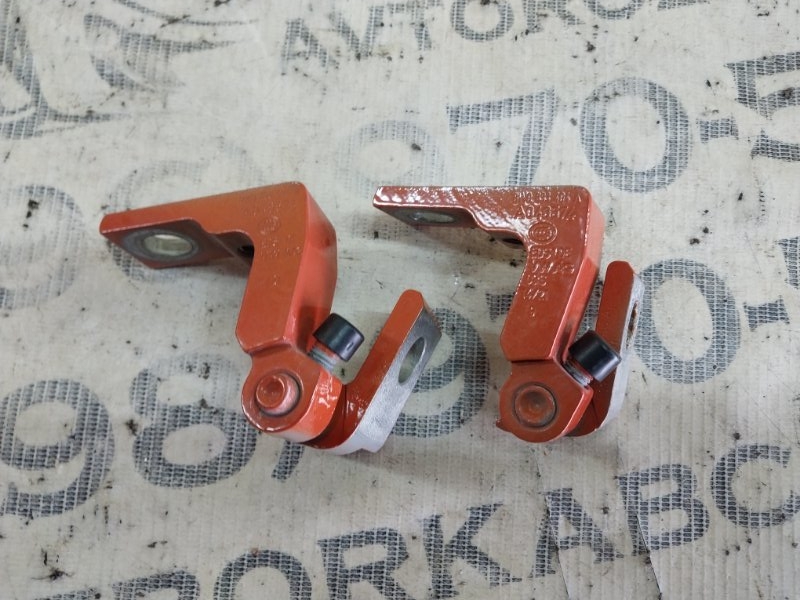 Петля двери передняя правая Q3 2021 83A 2.0 CZRA