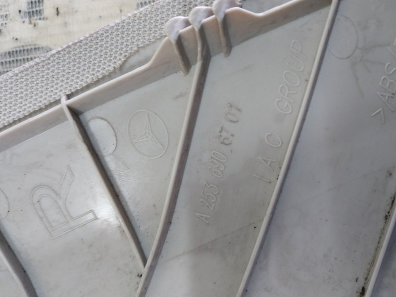 Накладка стойки лобового стекла правая GLC 300 2019 X253 27492031635081