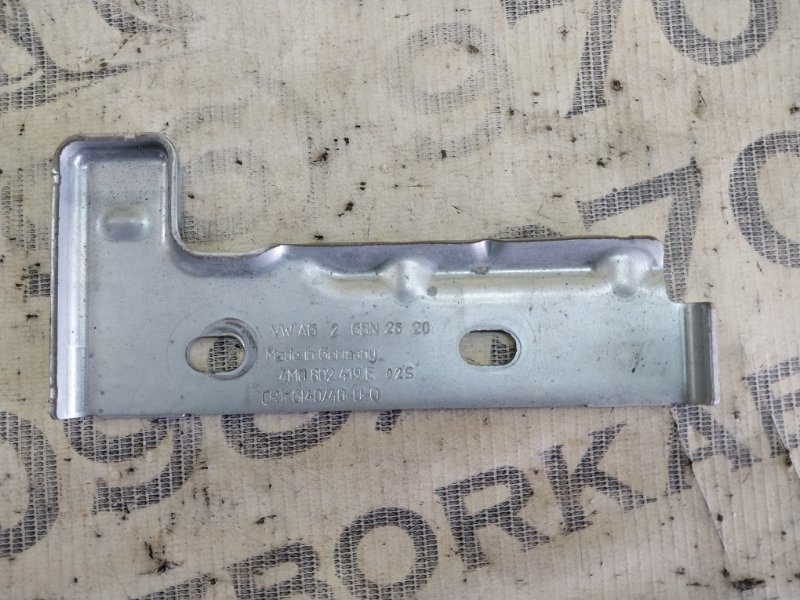 Крепление аккумулятора Q7 2016 4M 3.0