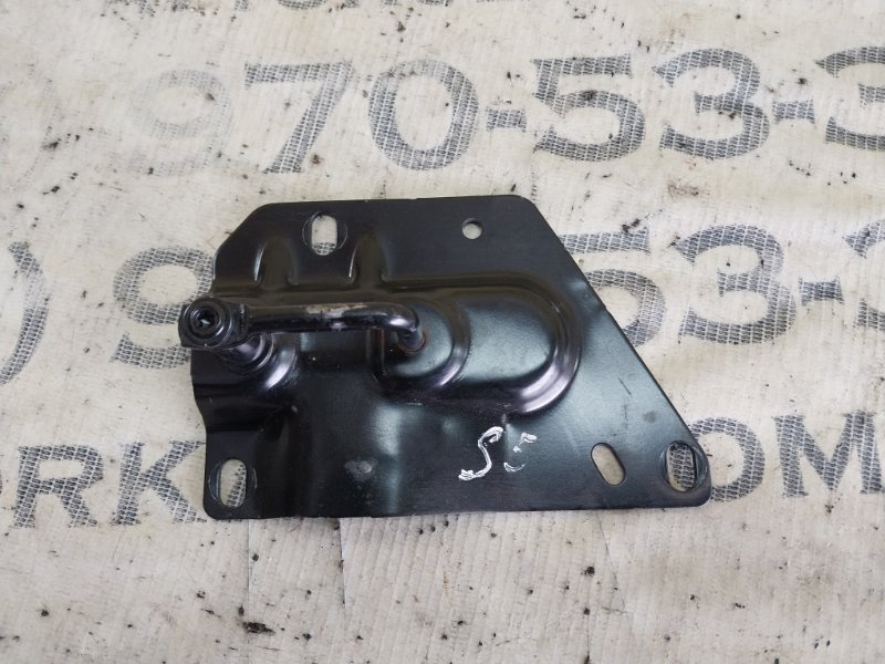 Скоба замка капота правая S5 2017 Coupe 3.0 CWGD