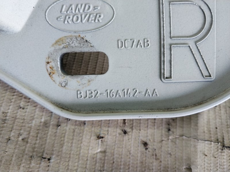 Кронштейн крыла правый Evoque 2016 L538 2.0L 16V TIVCT T/C Gen2