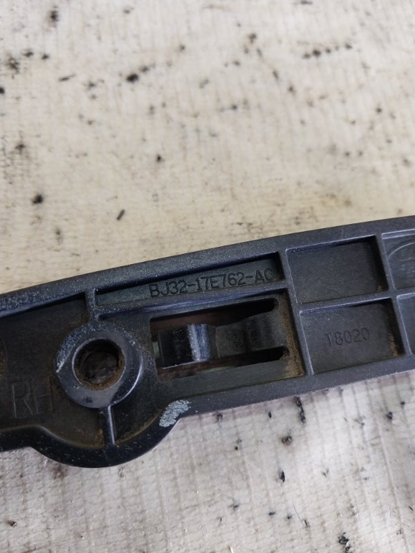 Кронштейн бампера правый Evoque 2016 L538 2.0L 16V TIVCT T/C Gen2