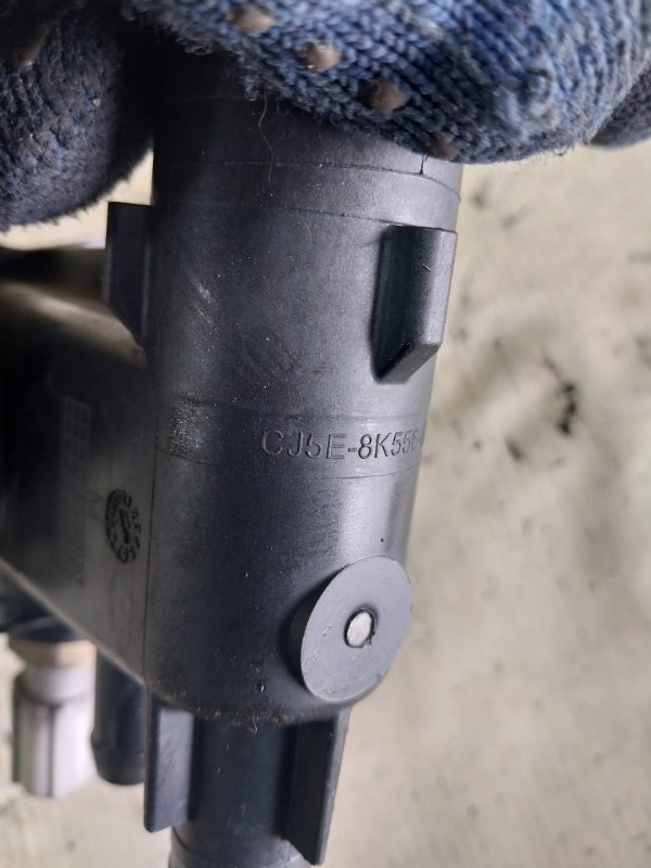 Флянец системы охлаждение Evoque 2016 L538 2.0L 16V TIVCT T/C Gen2