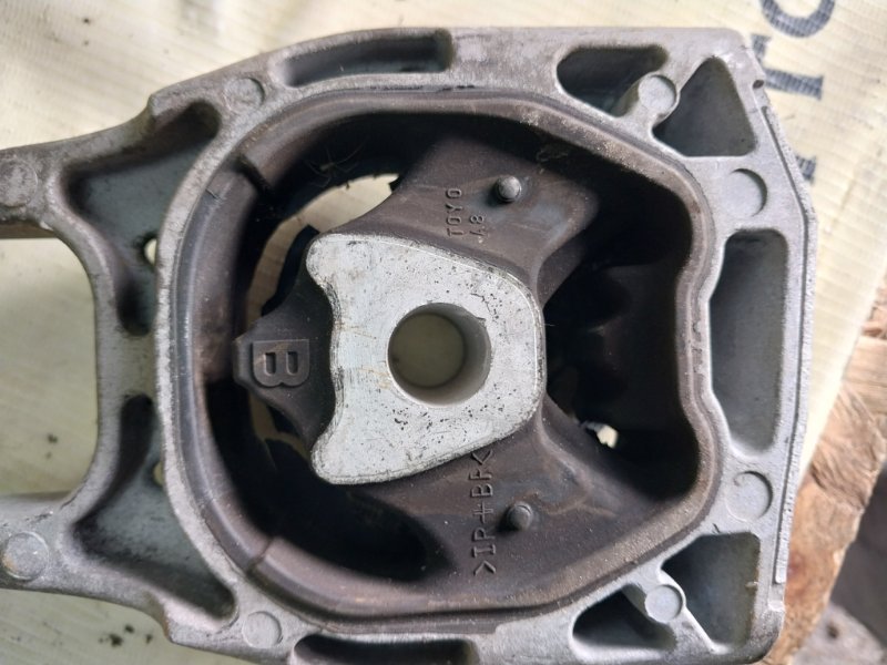 Подушка двигателя UX 2019 200 2.0