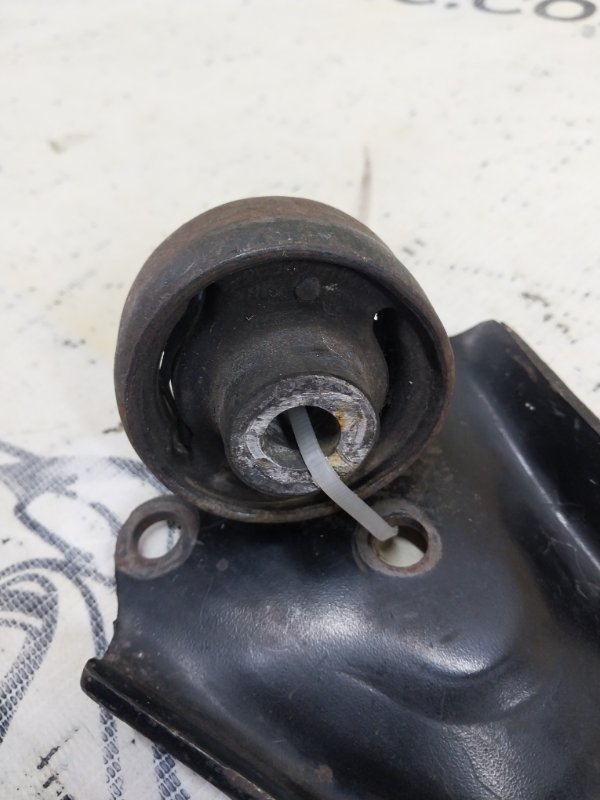 Рычаг передний правый passat 2014 B7 2.0