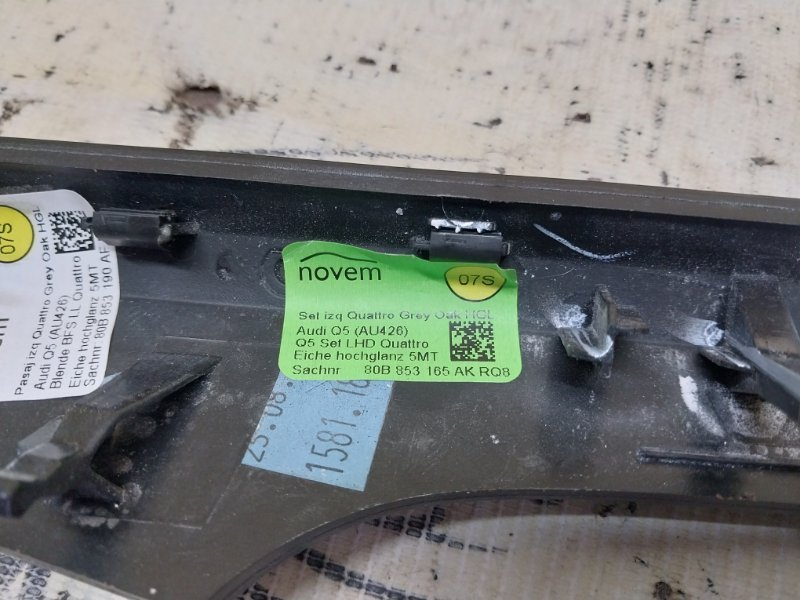 Декоративная накладка торпедо Q5 2018 80A 2.0