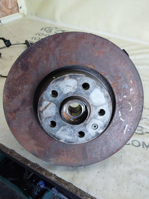 Цапфа передняя правая volkswagen passat B7 2.0