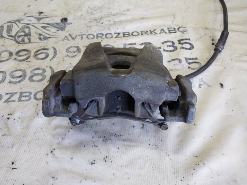 Суппорт тормозной передний левый passat 2014 B7 2.0