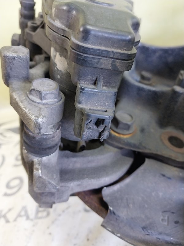 Цапфа задняя правая UX 2019 200 2.0