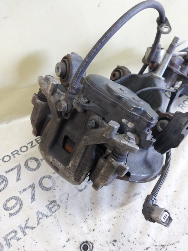 Цапфа задняя правая UX 2019 200 2.0