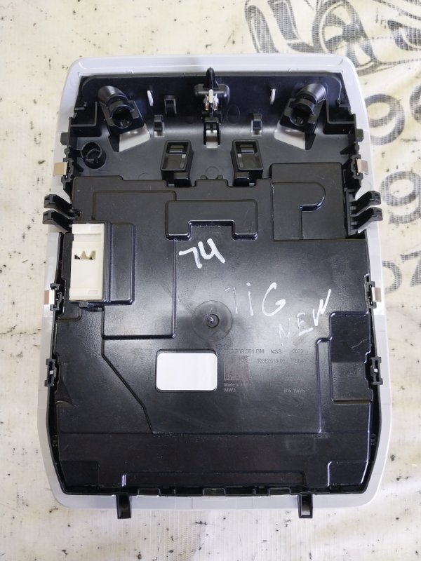 Плафон салона передний Volkswagen Tiguan Tiguan 3 2.0 DYLB Плафон салона передний Volkswagen Tiguan Tiguan 3 2.0 DYLB