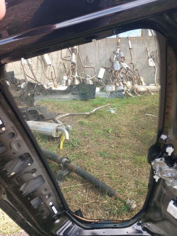 Стекло двери багажника заднее Tiguan 2025 Tiguan 3 2.0 DYLB