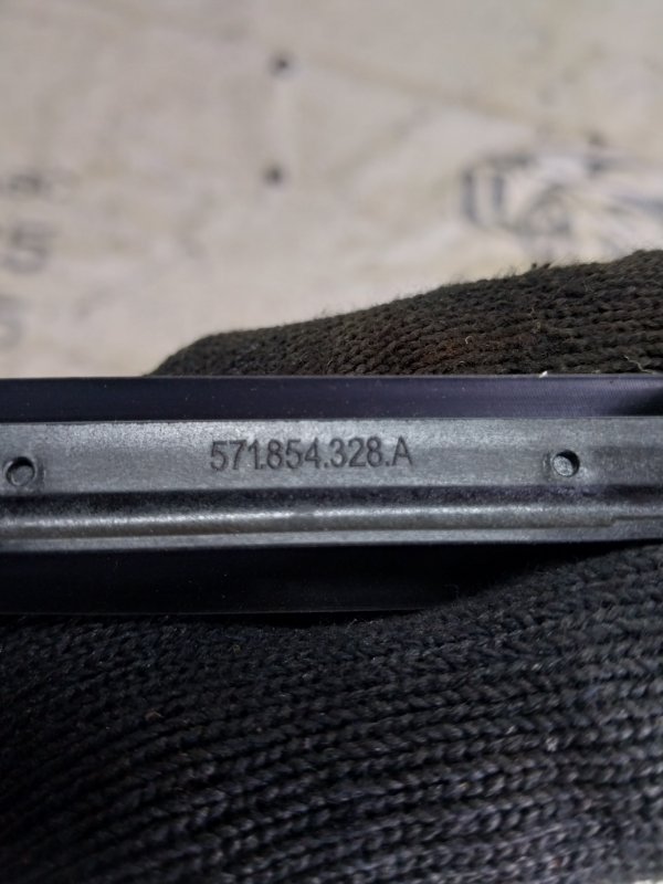 Молдинг лобового стекла левый Tiguan 2025 Tiguan 3 2.0 DYLB Молдинг лобового стекла левый Tiguan 2025 Tiguan 3 2.0 DYLB