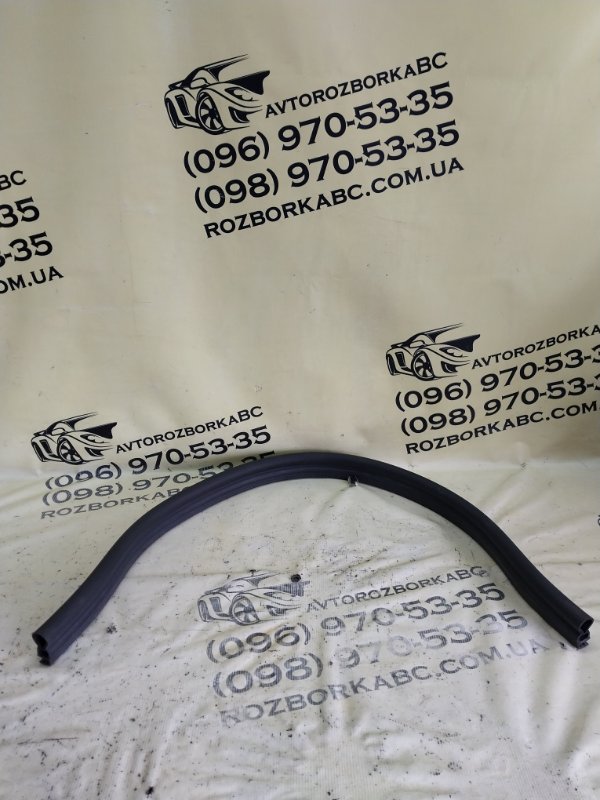 Уплотнитель жабо Volkswagen Tiguan 2025 Tiguan 3 2.0 DYLB 571 823 723 A Б/У