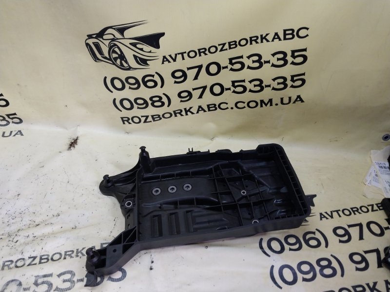 Запчасть подставка под аккумулятор Volkswagen Tiguan 2025 Tiguan 3 2.0 DYLB 5R3915331 Б/У Подставка под аккумулятор Volkswagen Tiguan 2025 Tiguan 3 2.0 DYLB 5R3915331 Б/У