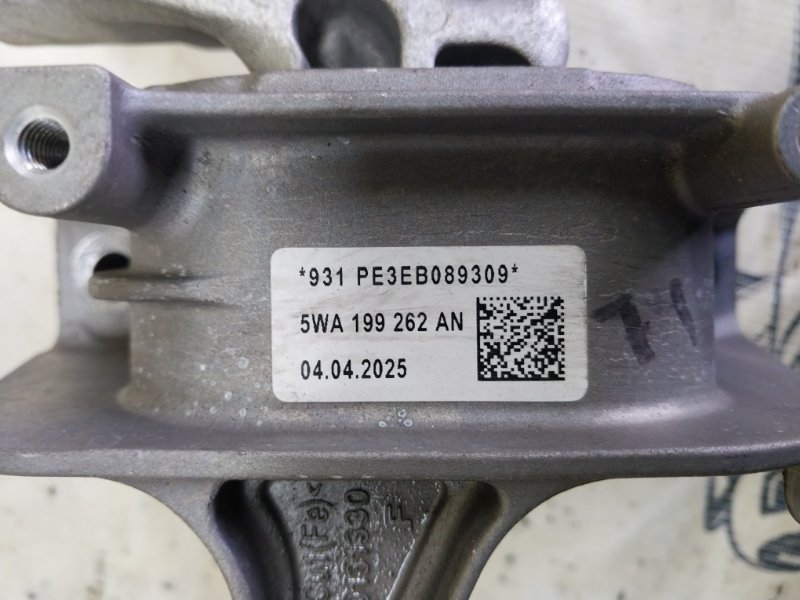 Подушка двигателя Volkswagen Tiguan Tiguan 3 2.0 DYLB Подушка двигателя Volkswagen Tiguan Tiguan 3 2.0 DYLB