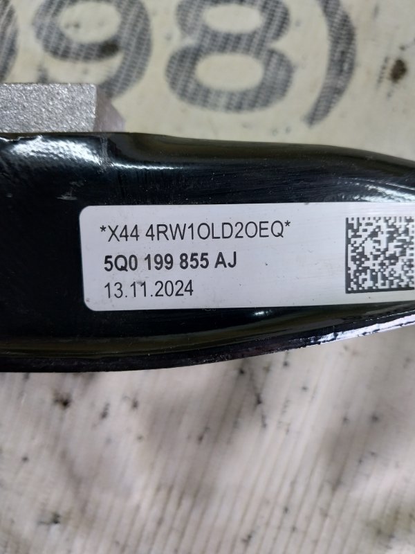 Подушка двигуна нижня Volkswagen Tiguan Tiguan 3 2.0 DYLB Подушка двигуна нижня Volkswagen Tiguan Tiguan 3 2.0 DYLB