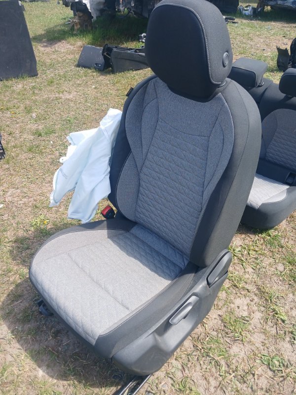 Сиденье Tiguan 2025 Tiguan 3 2.0 DYLB