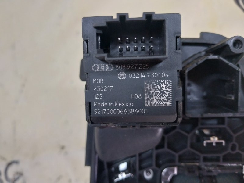 Накладка центральной консоли Q5 2018 80A 2.0 DAYB Накладка центральной консоли Q5 2018 80A 2.0 DAYB